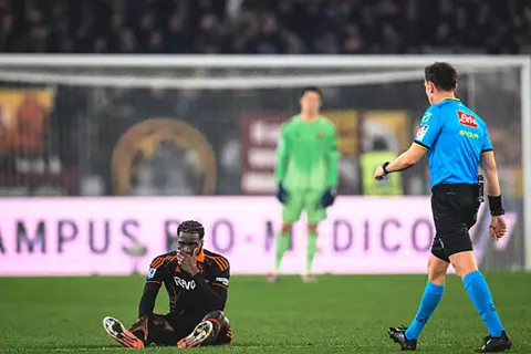 فابريجاس: لم يكن من المفترض أن يشارك دياو قبل أمم أفريقيا بسبب إصابته.. لكننا ندفع راتبه